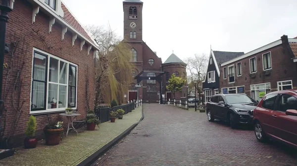 Volendam, Nizozemsko - 30 prosince 2017. Budova katolické církve bazilice Saint — Stock fotografie