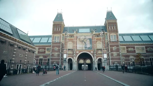 Amsterdam, Nizozemsko - 25 prosince 2017. Budova Národního muzea Rijksmuseum nebo holandština — Stock fotografie