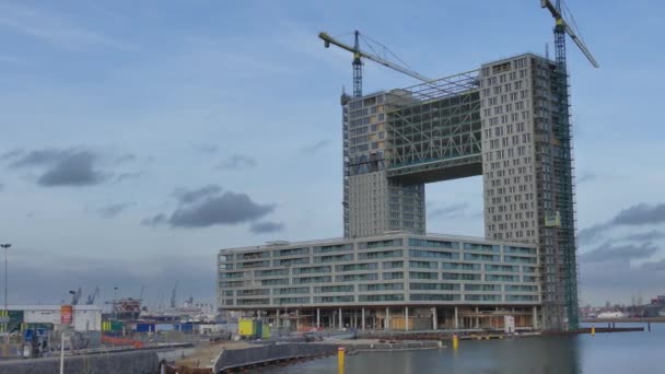 Amsterdam, Niederlande - 29. Dezember 2017. moderne baustelle innerhalb der stadtgrenzen — Stockvideo