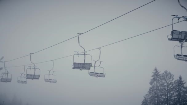 Empty skilift or chairlift in action — Stock Video