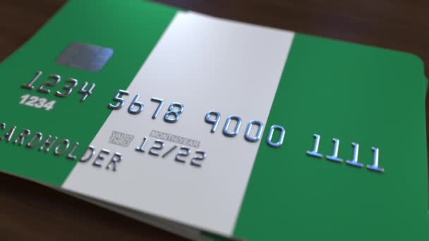 Tarjeta bancaria de plástico con bandera de Nigeria. Animación relacionada con el sistema bancario nacional — Vídeos de Stock