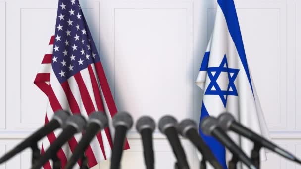 美国和以色列的旗子在国际会议或交涉新闻发布会上 — 图库视频影像
