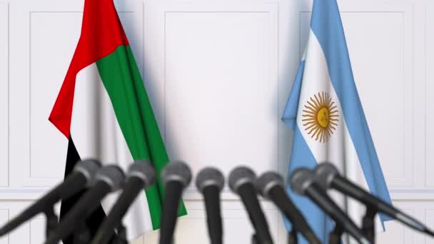 Příznaky Spojené arabské emiráty a Argentina na mezinárodní tiskové konferenci zasedání nebo jednání — Stock video