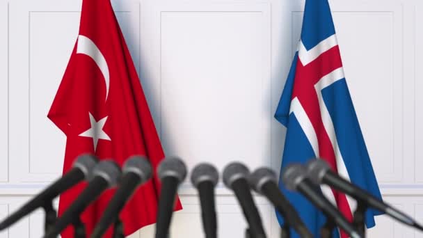 Uluslararası Toplantı veya anlaşmalarını basın konferansı'nda Türkiye ve İzlanda bayrakları — Stok video