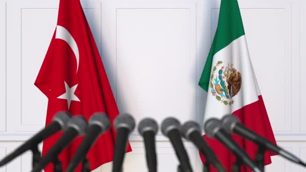 Banderas de Turquía y México en reunión internacional o en conferencia de prensa de negociaciones — Vídeos de Stock