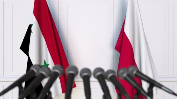 Banderas de Siria y Polonia en la reunión internacional o en la conferencia de prensa de negociaciones — Vídeos de Stock