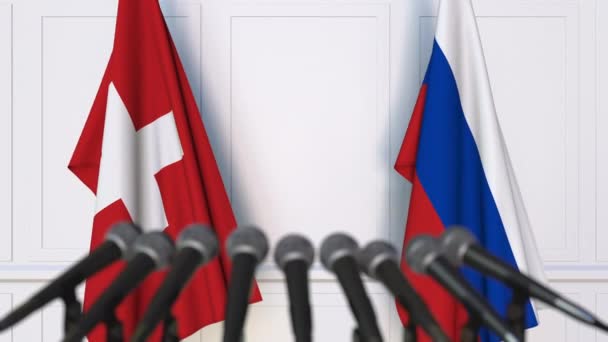 Bendera Swiss dan Rusia pada pertemuan internasional atau konferensi pers negosiasi — Stok Video