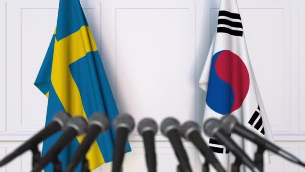 Bandiere della Svezia e della Corea alla riunione internazionale o alla conferenza stampa dei negoziati — Video Stock