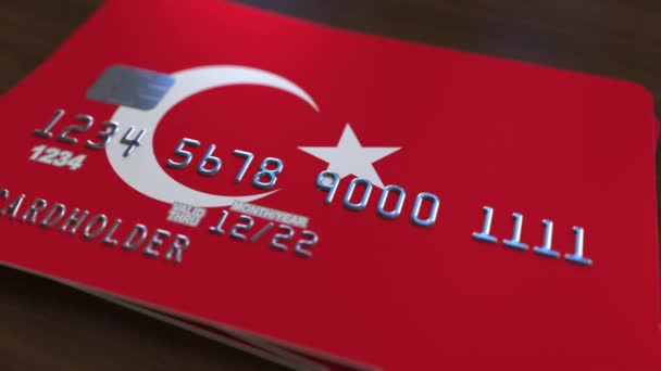 Tarjeta bancaria de plástico con bandera de Turquía. Animación relacionada con el sistema bancario nacional — Vídeo de stock