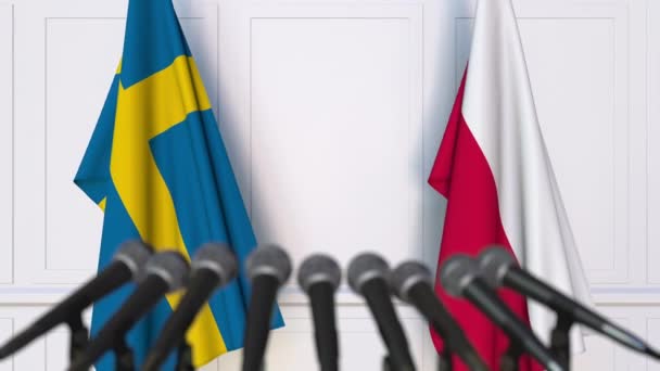 Zászlók Lengyelország és Svédország sajtótájékoztatón nemzetközi értekezlet vagy a tárgyalások — Stock videók