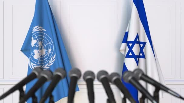 Drapeaux des Nations Unies et d'Israël lors d'une réunion internationale ou d'une conférence de presse de négociations — Video