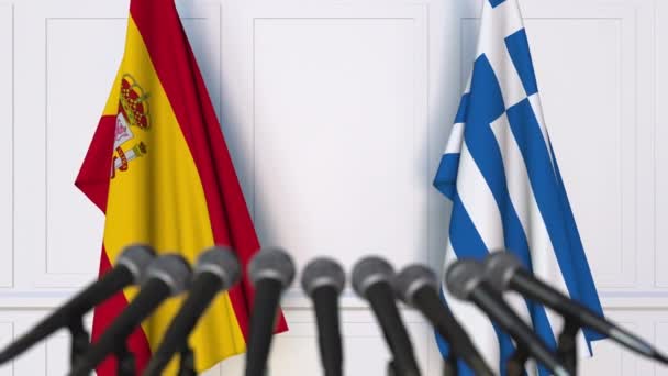 Bandeiras da Espanha e da Grécia em reunião internacional ou negociações conferência de imprensa — Vídeo de Stock