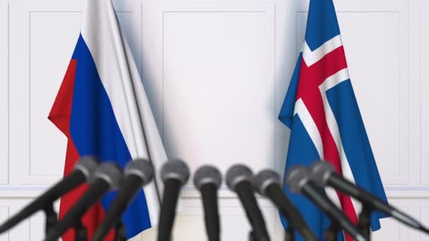 Bandiere della Russia e dell'Islanda alla riunione internazionale o alla conferenza stampa dei negoziati — Video Stock