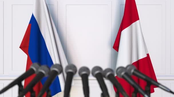Drapeaux de la Russie et du Pérou lors d'une réunion internationale ou d'une conférence de presse — Video