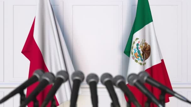 Banderas de Polonia y México en reunión internacional o en conferencia de prensa de negociaciones — Vídeo de stock