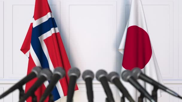 Banderas de Noruega y Japón en la reunión internacional o en la conferencia de prensa de negociaciones — Vídeo de stock