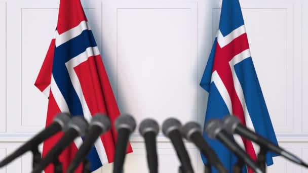 国際会議や交渉の記者会見でノルウェーとアイスランドの国旗 — ストック動画