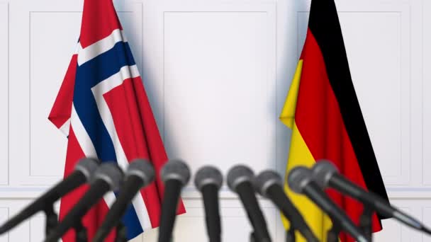 国際会議や交渉の記者会見でノルウェーとドイツの国旗 — ストック動画