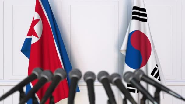 Banderas de Corea del Norte y Corea en reunión internacional o en conferencia de prensa de negociaciones — Vídeo de stock