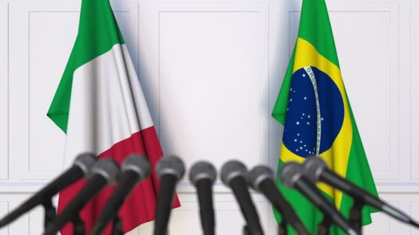 Bandeiras da Itália e do Brasil em reunião internacional ou negociações conferência de imprensa — Vídeo de Stock