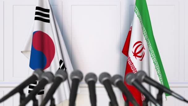 Bandiere della Corea del Sud e dell'Iran alla riunione internazionale o alla conferenza stampa dei negoziati — Video Stock