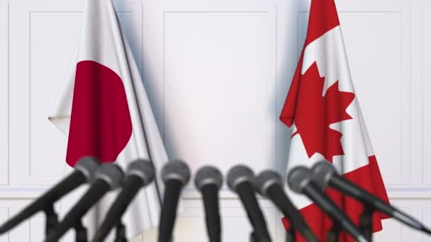 Banderas de Japón y Canadá en reunión internacional o en conferencia de prensa de negociaciones — Vídeos de Stock