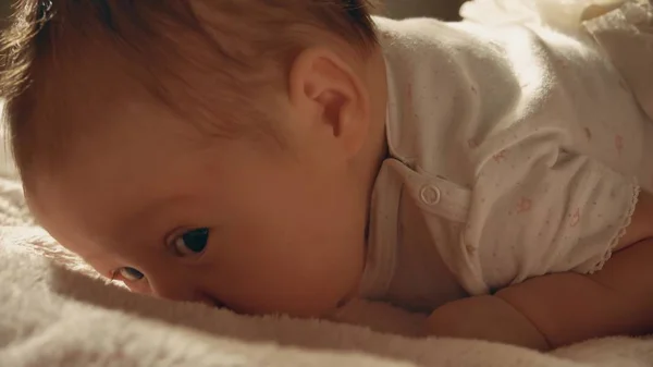 Baby girl trying to crawl on the bed — Stock Photo, Image