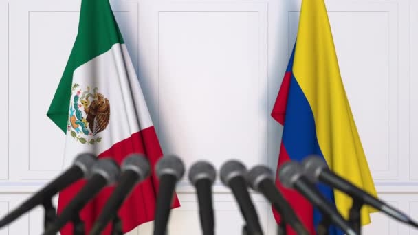 墨西哥和哥伦比亚在国际会议或谈判会议上的旗帜新闻发布会 — 图库视频影像