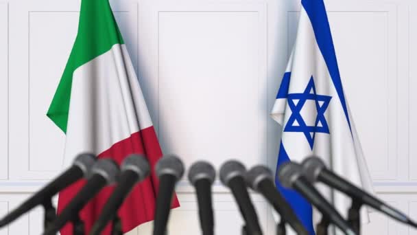 Flaggen Italiens und Islands bei internationalen Treffen oder Verhandlungen Pressekonferenz — Stockvideo