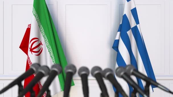 Banderas de Irán y Grecia en reunión internacional o en conferencia de prensa de negociaciones — Vídeo de stock