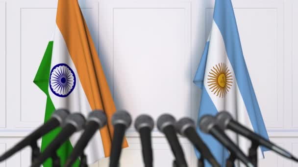 Bandiere dell'India e dell'Argentina alla riunione internazionale o alla conferenza stampa dei negoziati — Video Stock