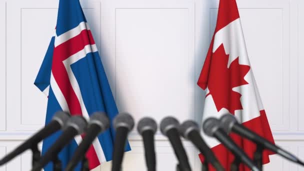 Lijst van vlaggen van IJsland en Canada tijdens internationale onderhandelingen en/of vergadering persconferentie — Stockvideo