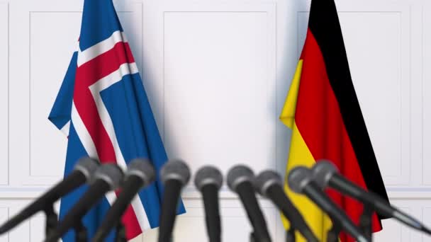 Lijst van vlaggen van IJsland en Duitsland tijdens internationale onderhandelingen en/of vergadering persconferentie — Stockvideo