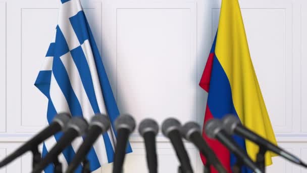 国際会議や交渉の記者会見でギリシャ、コロンビアの国旗 — ストック動画