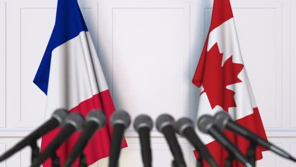 Bandiere della Francia e del Canada alla riunione internazionale o alla conferenza stampa dei negoziati — Video Stock