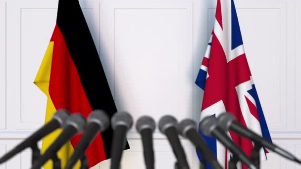 Bandiere della Germania e del Regno Unito alla riunione internazionale o alla conferenza stampa dei negoziati — Video Stock