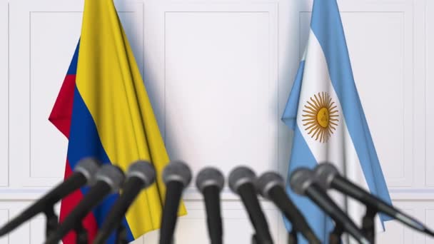 Drapeaux de la Colombie et de l'Argentine lors d'une réunion internationale ou conférence de presse — Video