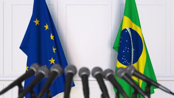 Banderas de la Unión Europea y Brasil en reunión internacional o en conferencia de prensa de negociaciones — Vídeos de Stock