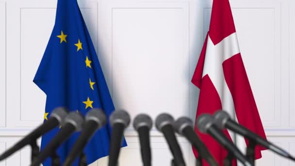 Lijst van vlaggen van de Europese Unie en Denemarken bij internationale onderhandelingen en/of vergadering persconferentie — Stockvideo