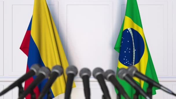 Flagi, Kolumbii i Brazylii, na międzynarodowej konferencji prasowej spotkania lub negocjacji — Wideo stockowe