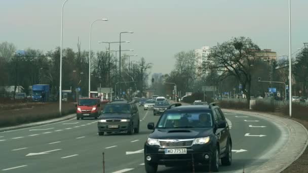 Warszawa - 5 marca 2018 r. Główne miasta ruch uliczny — Wideo stockowe