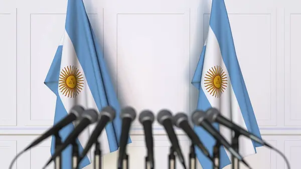 Argentyńskie oficjalnej konferencji prasowej. Flagi z Argentyny i mikrofony. Konceptualna renderowania 3d — Zdjęcie stockowe