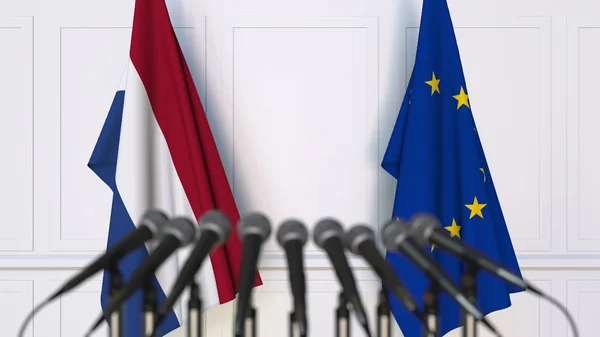 Bandeiras dos Países Baixos e da União Europeia em reunião ou conferência internacional. Renderização 3D — Fotografia de Stock
