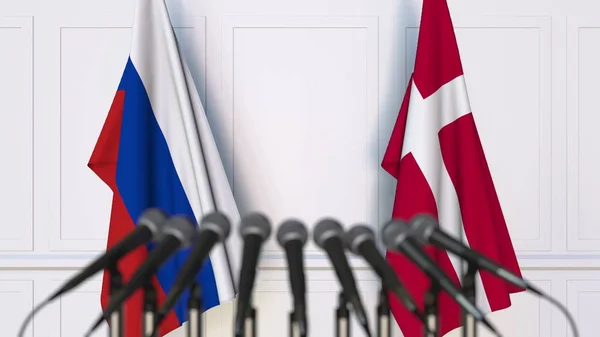 국제 회의 또는 회의에서 러시아와 덴마크의 플래그입니다. 3 차원 렌더링 — 스톡 사진