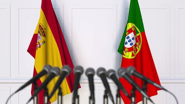 Bandeiras de Espanha e Portugal em reunião ou conferência internacional. Renderização 3D — Fotografia de Stock