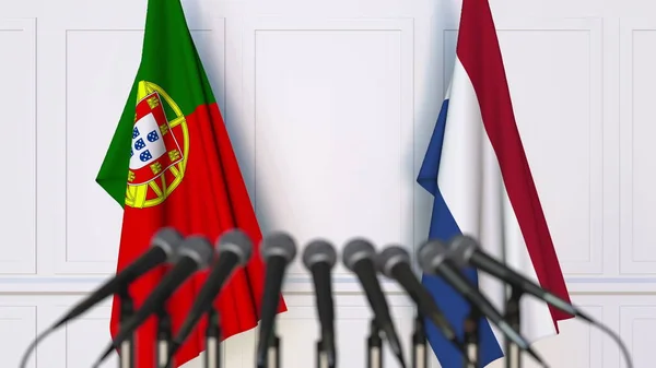 Флаги Португалии и Нидерландов на международной встрече или конференции. 3D рендеринг — стоковое фото