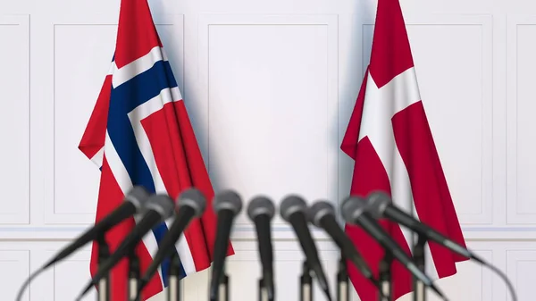 Bandeiras da Noruega e Dinamarca em reunião ou conferência internacional. Renderização 3D — Fotografia de Stock