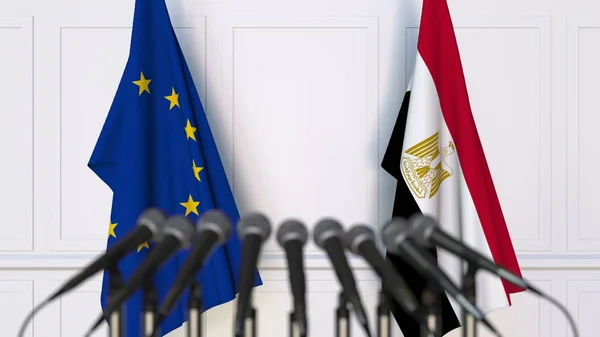 Bandeiras da União Europeia e do Egipto na reunião ou conferência internacional. Renderização 3D — Fotografia de Stock