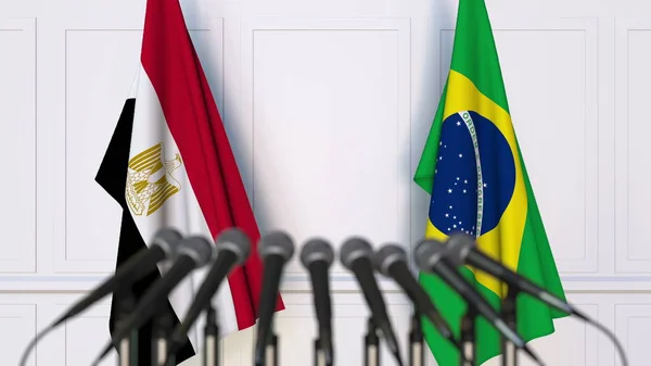 Bandeiras do Egito e do Brasil em reunião ou conferência internacional. Renderização 3D — Fotografia de Stock