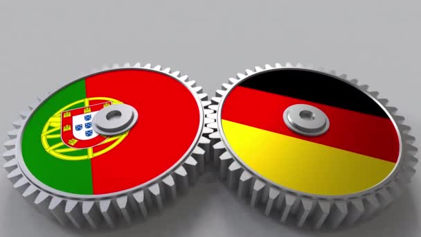 Flaggen Portugals und Deutschlands auf Maschenrädern. Konzeptionelle Animation der internationalen Zusammenarbeit — Stockvideo